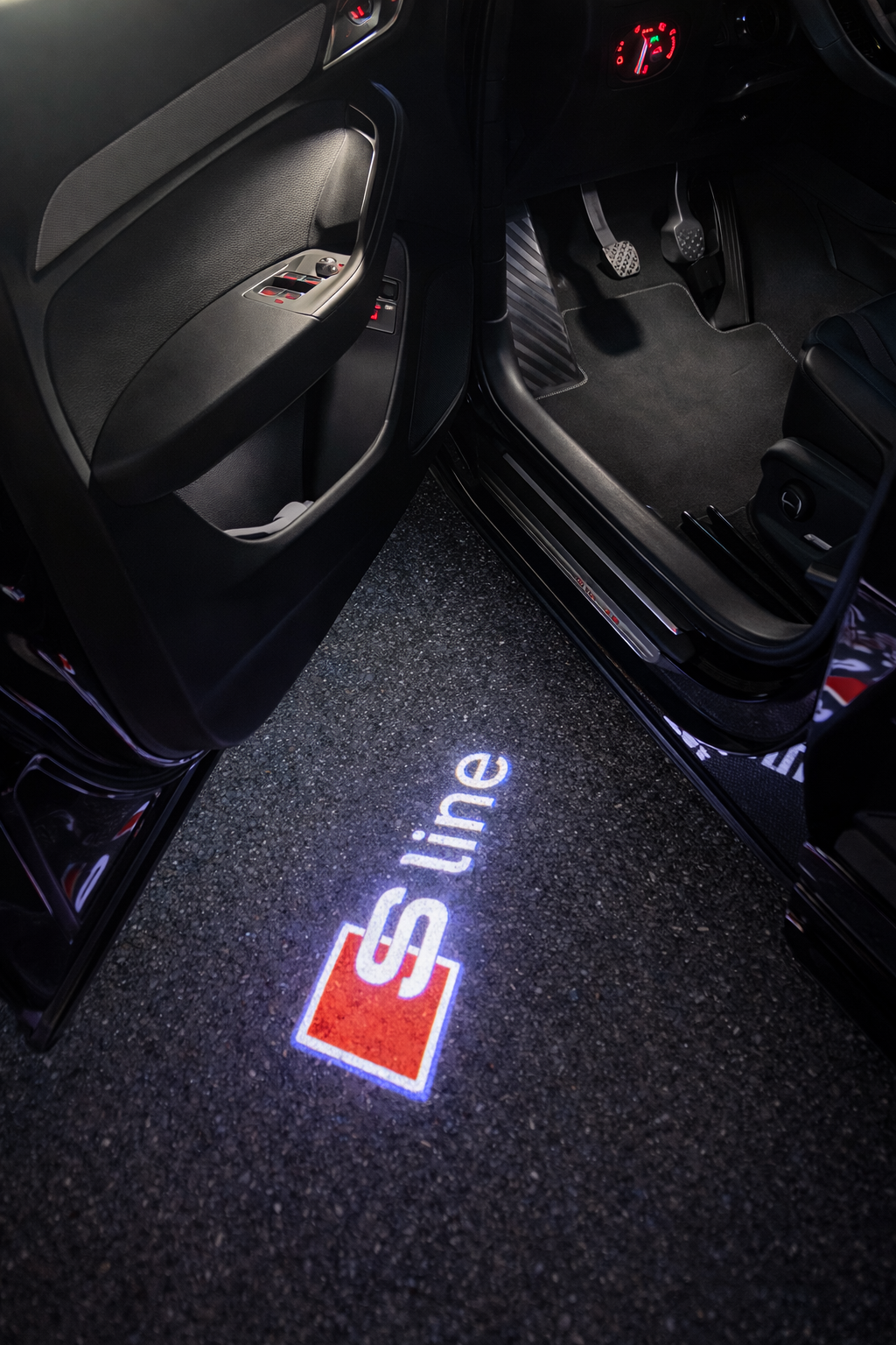 Lumière de Porte LED Audi – Projection Logo Premium (S line / RS / Audi Sport / Quattro)